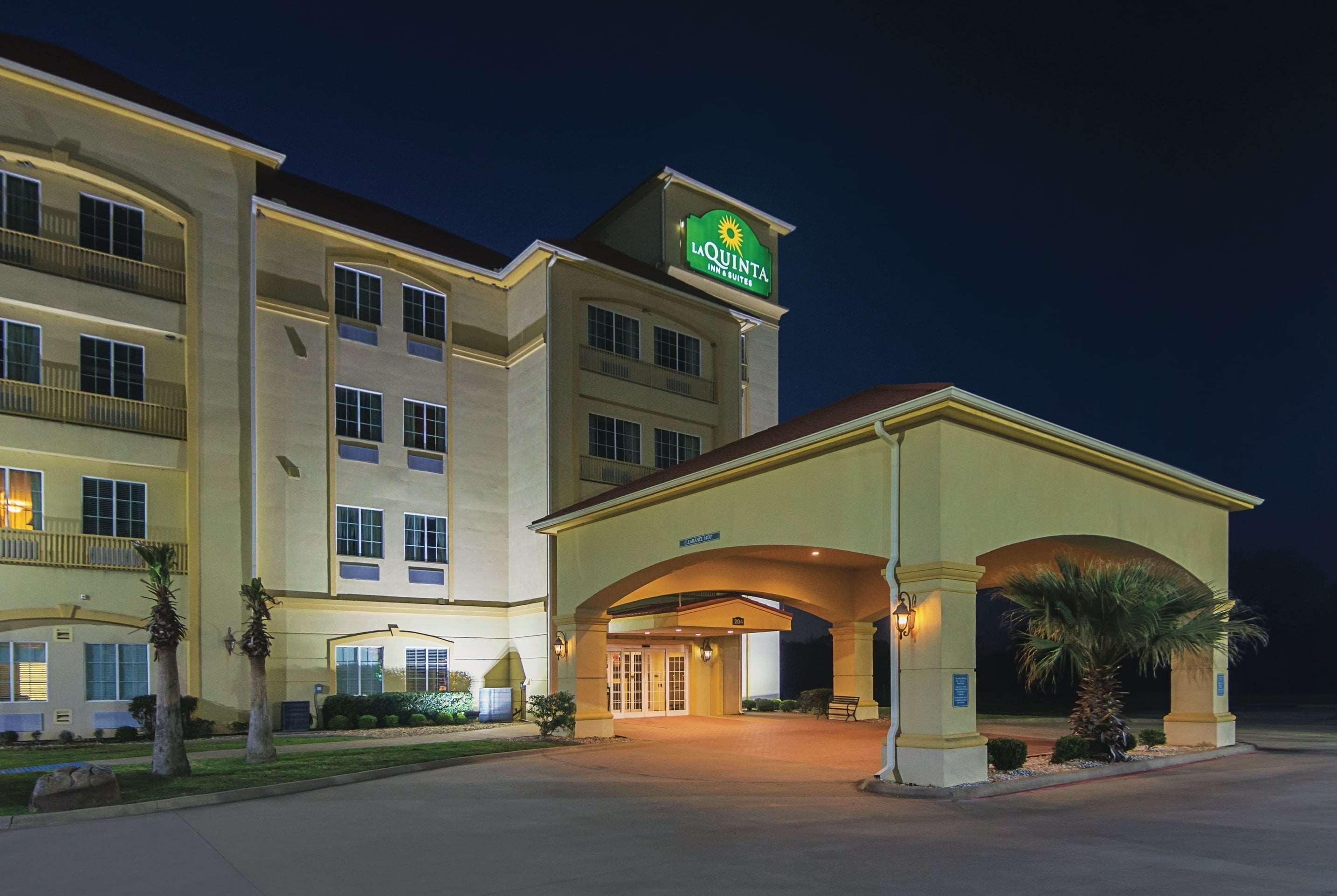 Отель La Quinta By Wyndham Lindale Экстерьер фото